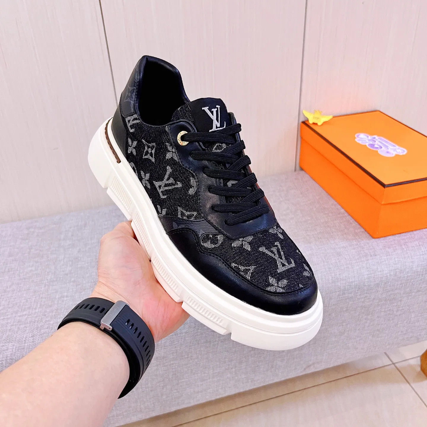 Men's shoes 💰 420 men's shoes 💰 [LV] 🔥 Louis Vuitton high-end men's shoes brand official website 1:1 latest masterpiece: uppers are made of Italian imported first-layer cowhide with comfortable and breathable lining ➕ original non-slip and wear-resistant outsole 🔥, making walking more convenient and comfortable! An exclusive new model, a stunning work, a beautiful 1:1 replica [color] compared to the official quality! Create a fashionable personality to set off your uniqueness! A must-have for trendy men! Classic 🔥Size: 38-44 Color: 🔥 2⃣️colors available🔥.